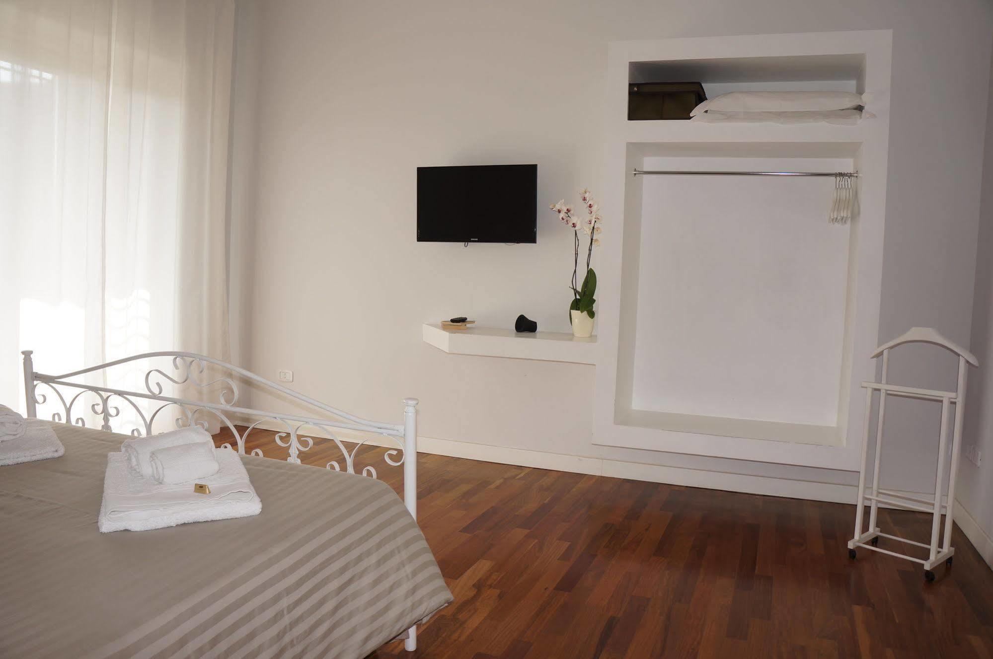 Lullymia Bed & Breakfast Кротоне Екстериор снимка